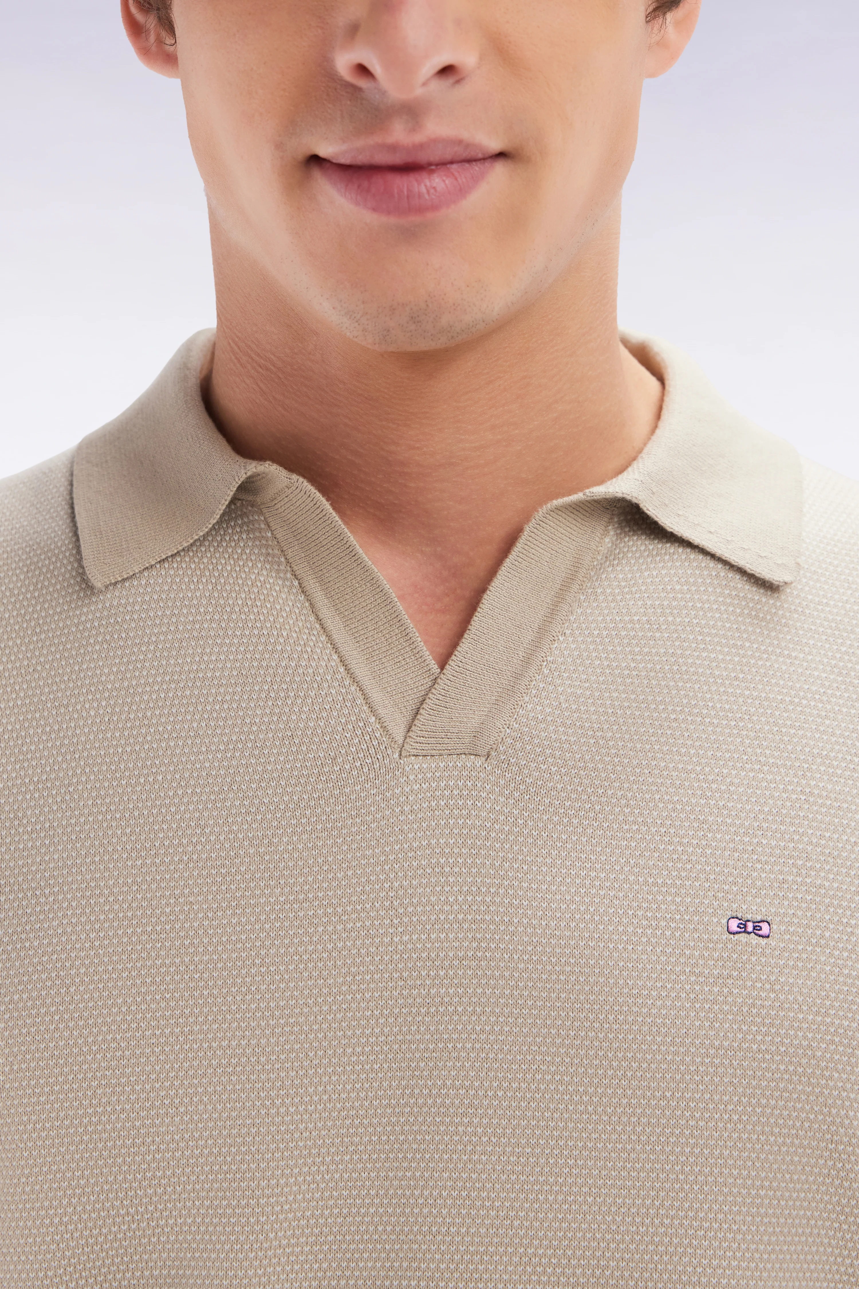 Pull col polo en coton beige coupe droite - Image 6