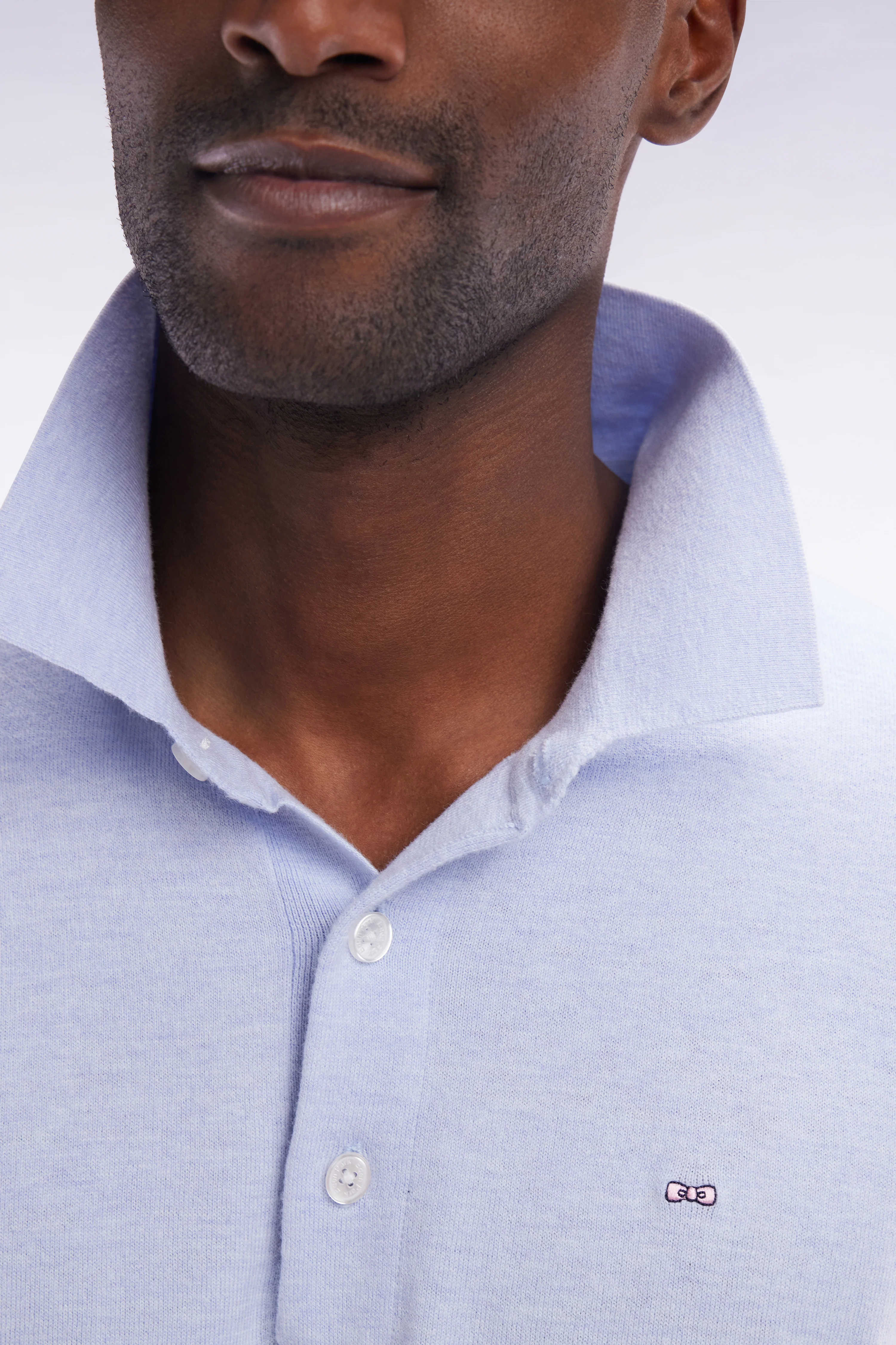 Pull col polo en coton et soie mélangés gris clair coupe droite - Image 5