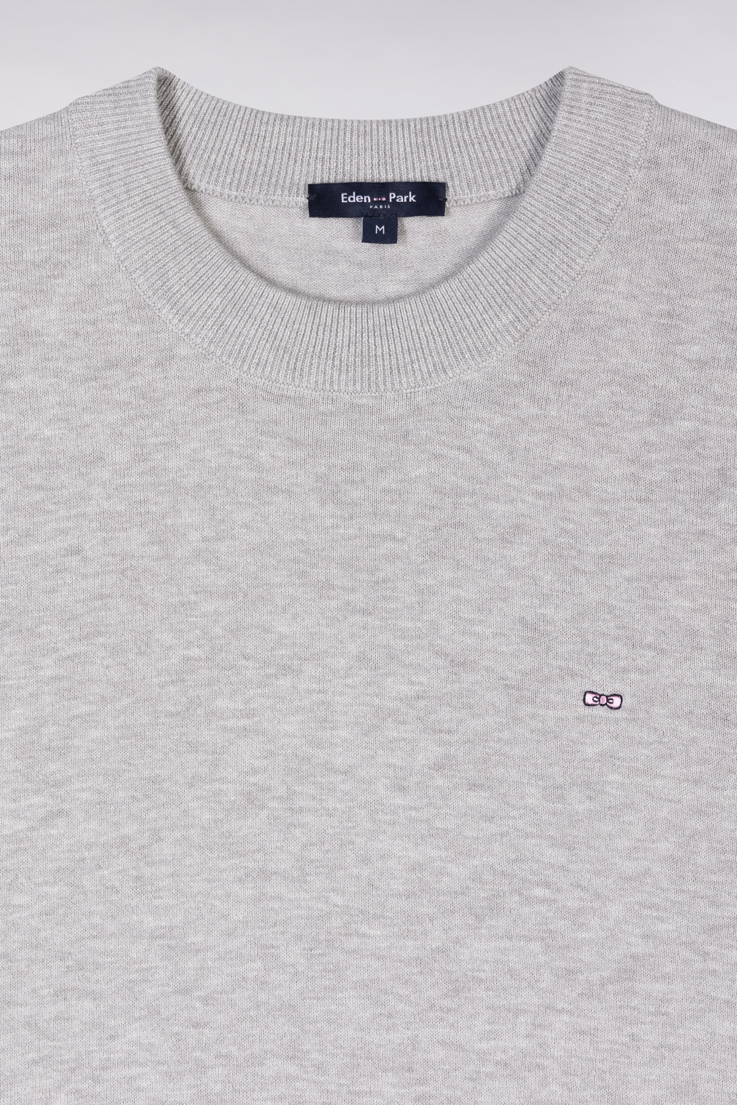 Pull col rond à manches courtes en coton biologique et cachemire gris coupe droite - Image 2
