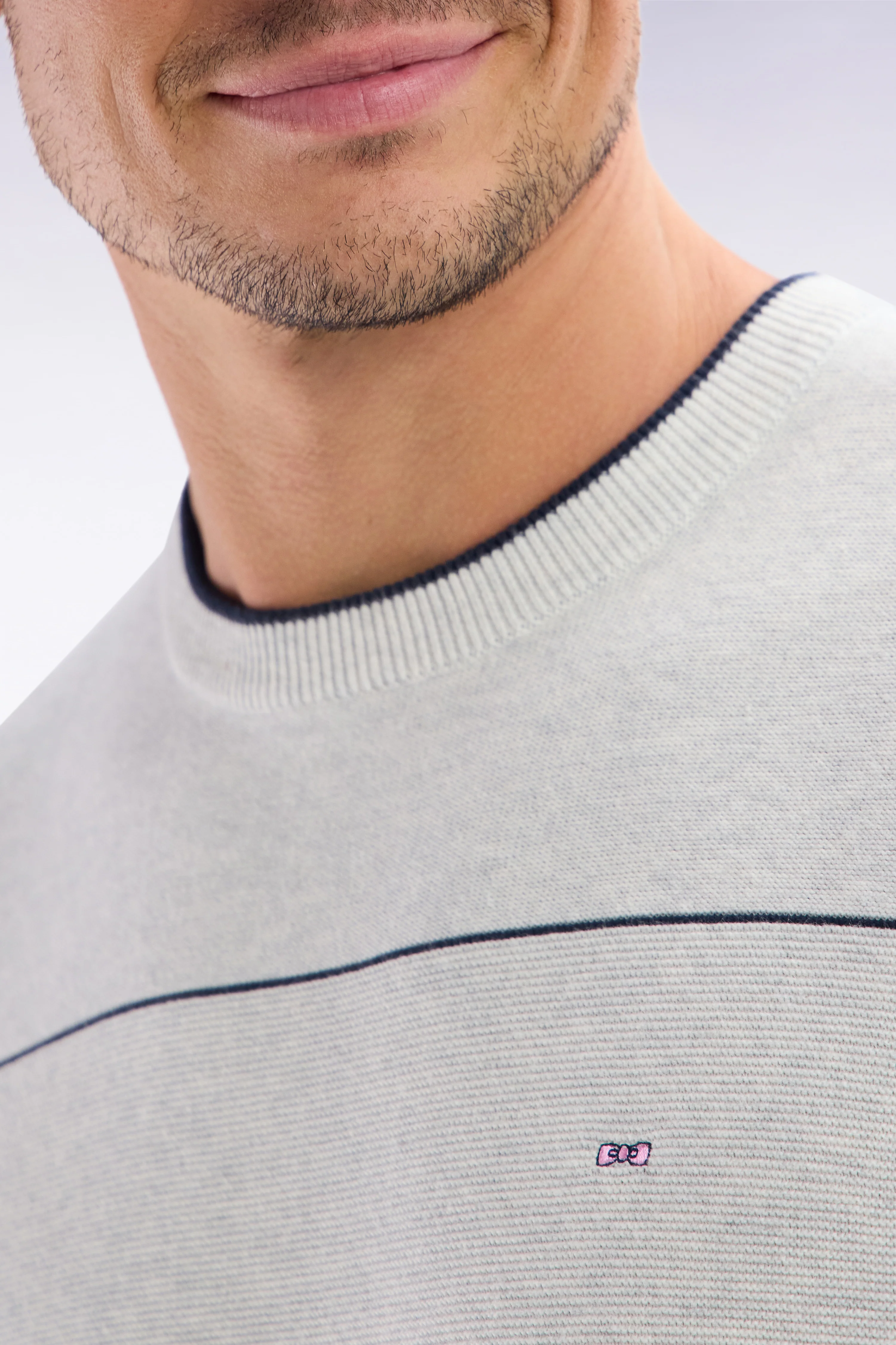 Pull col rond cerclé en coton gris - Image 5