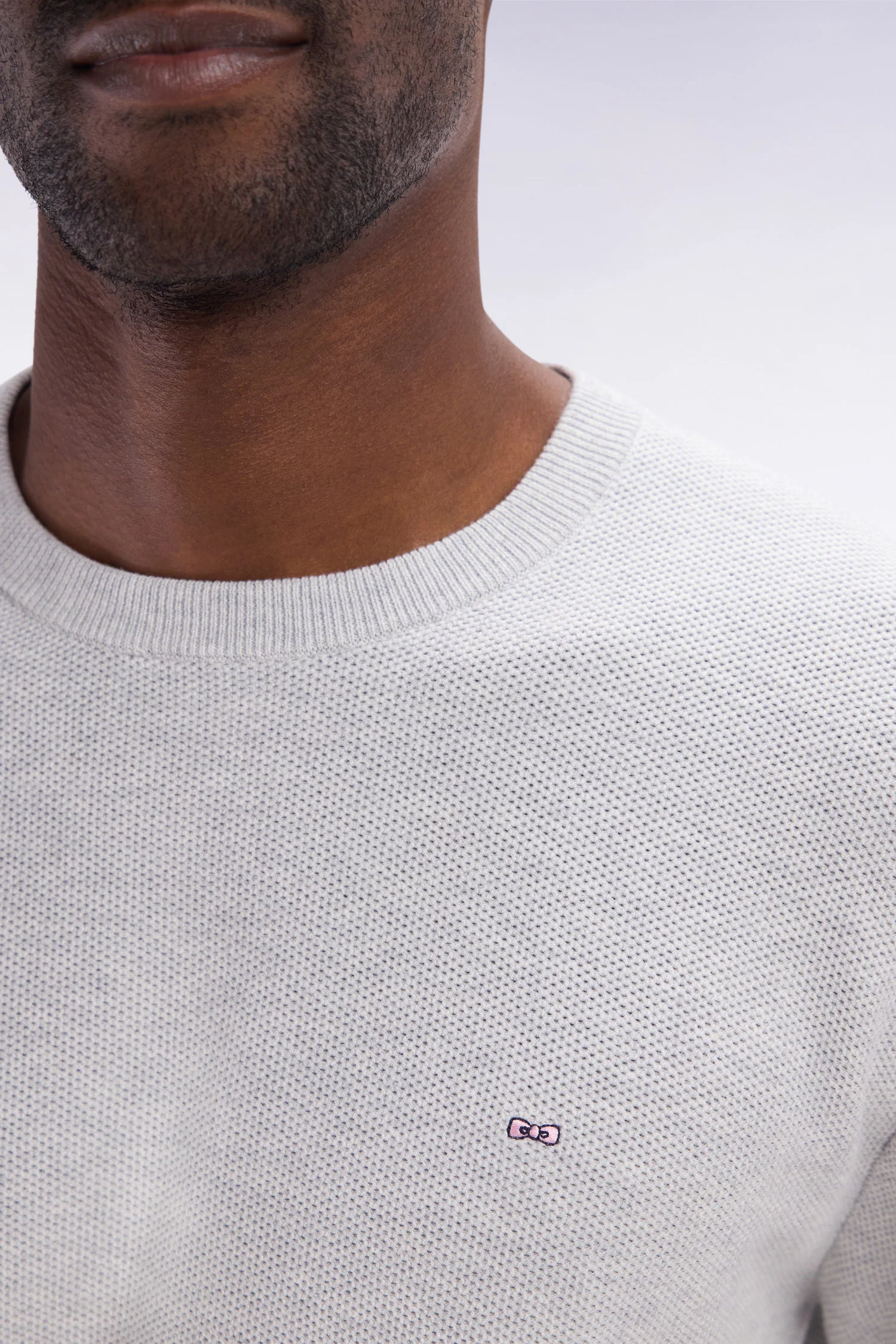 Pull col rond en coton nid d'abeille gris coupe droite - Image 4