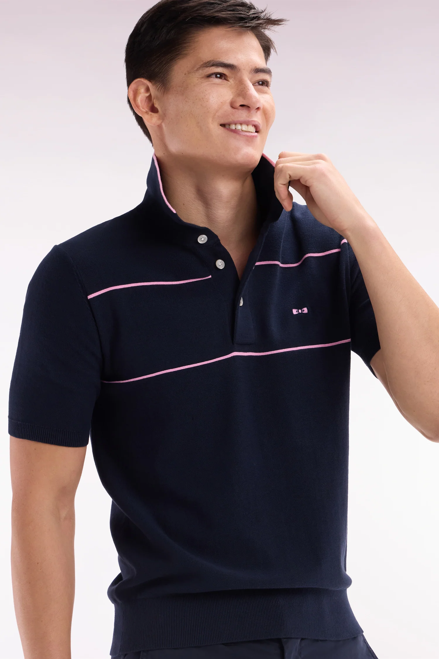 Pull manches courtes Ă col polo en coton marine et rose coupe droite - Image 3