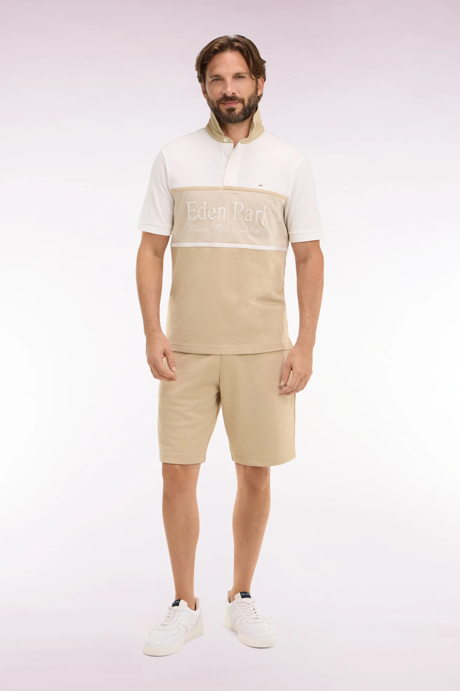 Short en molleton coton beige à broderie blason - Image 3