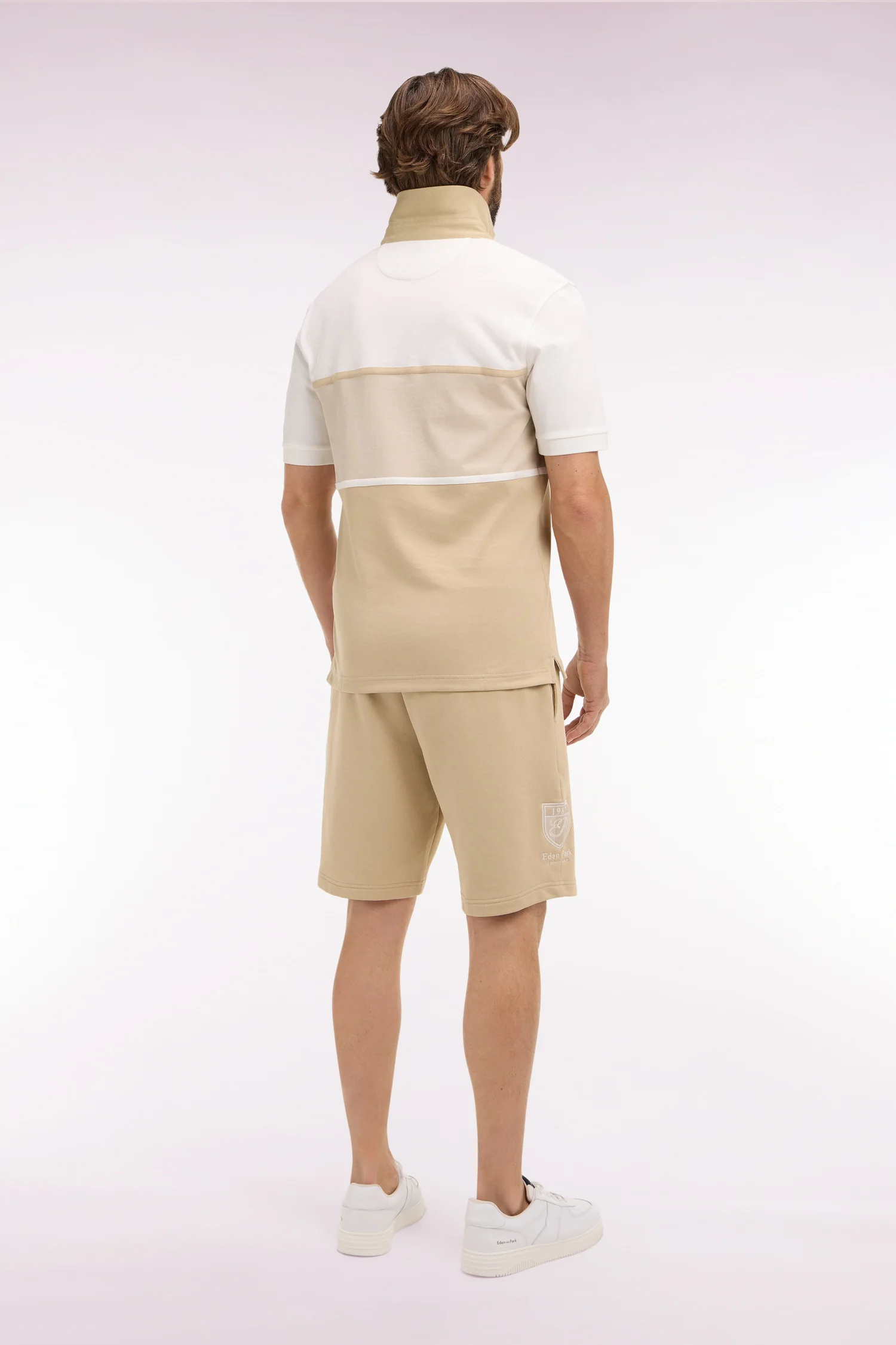 Short en molleton coton beige à broderie blason - Image 5
