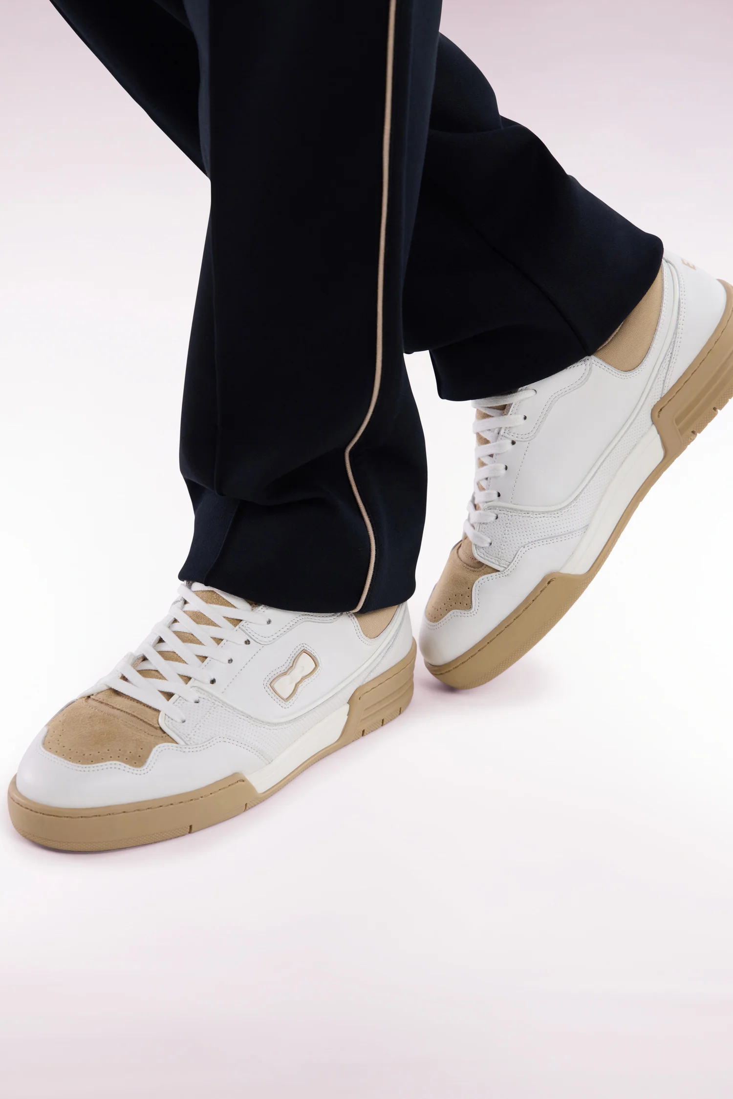 Sneakers EP10 en cuir blanches et beiges - Image 2