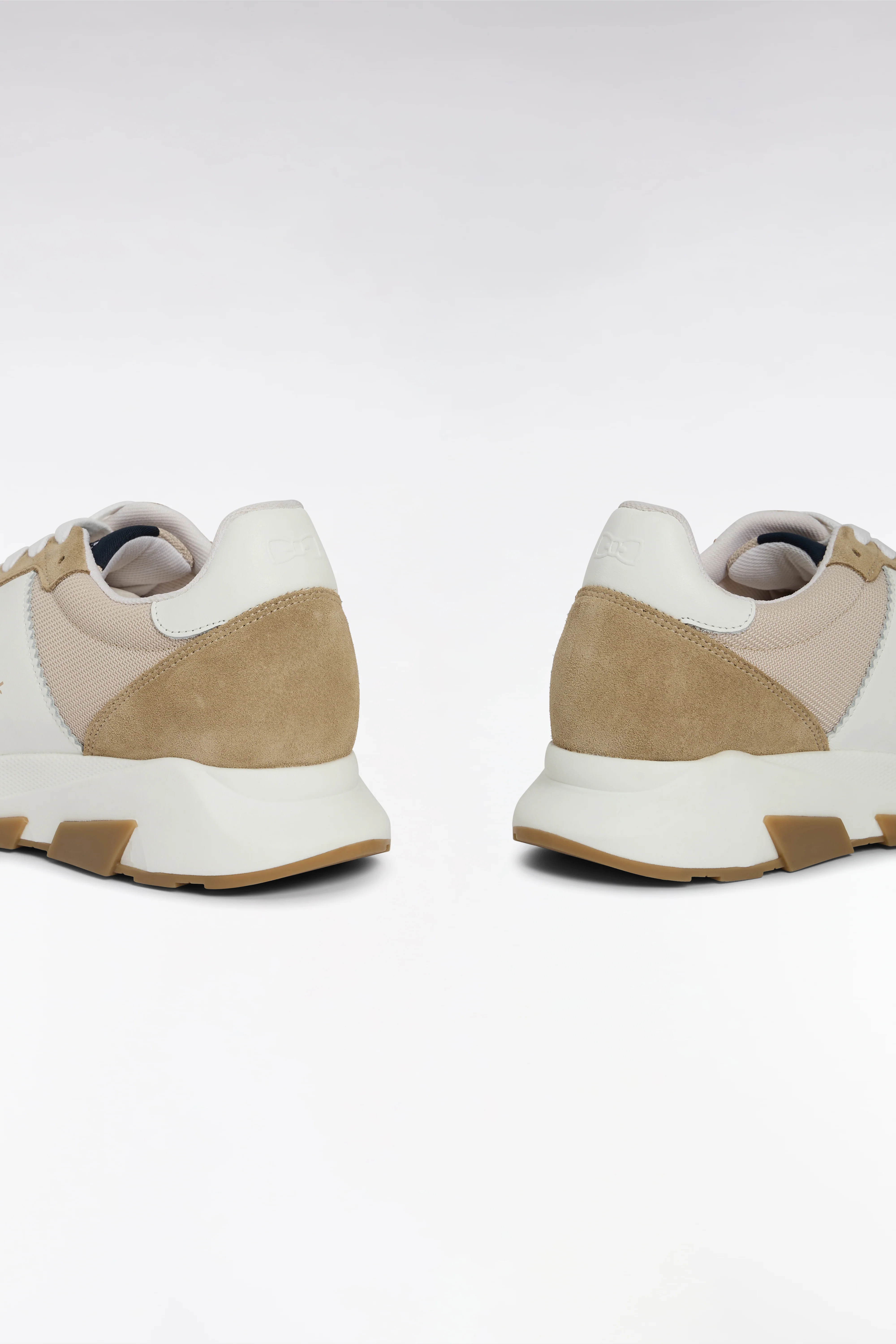 Sneakers multimatières en cuir beiges - Image 5