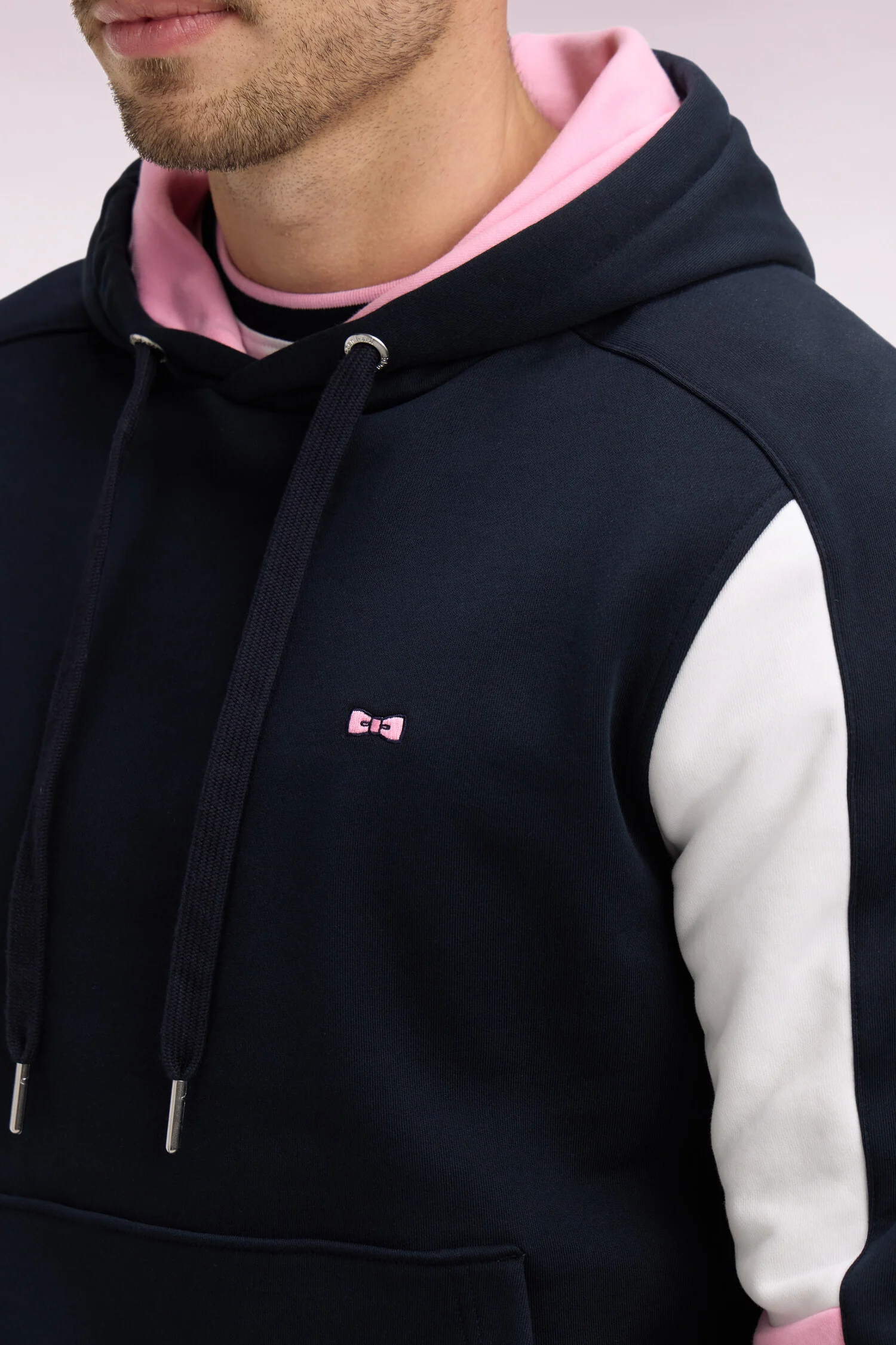 Sweatshirt à capuche en coton marine broderie dos - Image 4