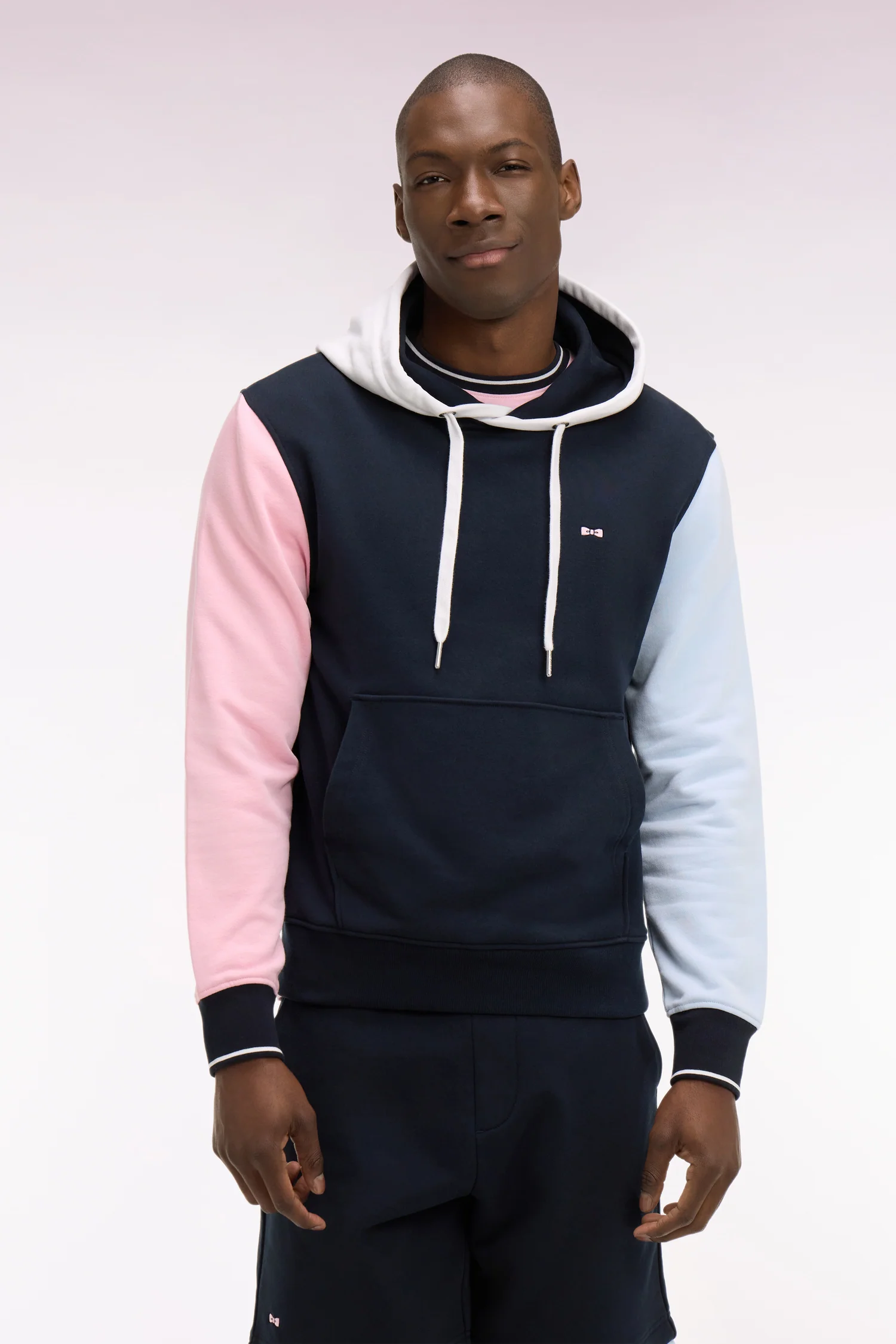 Sweatshirt à capuche en molleton coton découpes tricolores - Image 3