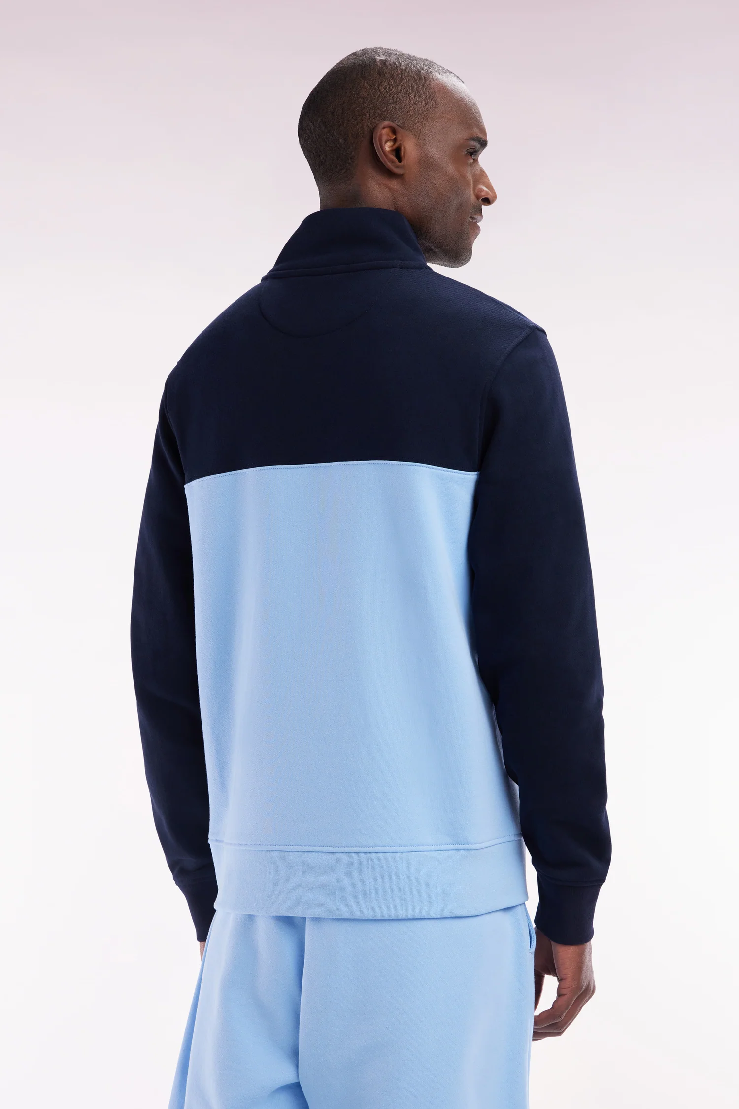 Sweatshirt à col camionneur en coton bicolore ciel et marine coupe droite - Image 4