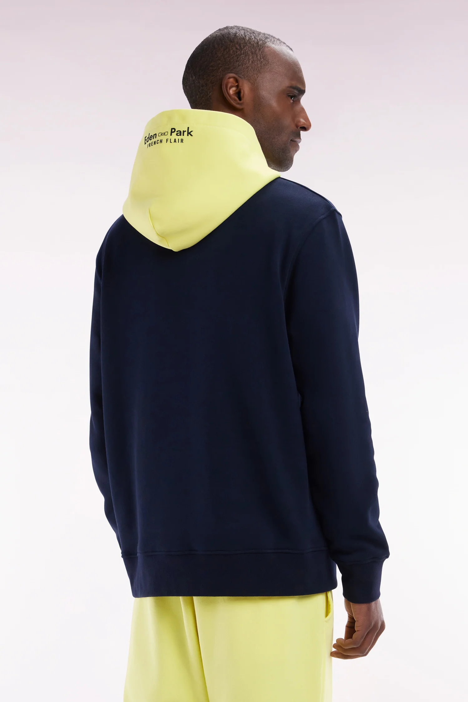 Sweatshirt en molleton coton bicolore jaune coupe décontractée - Image 4