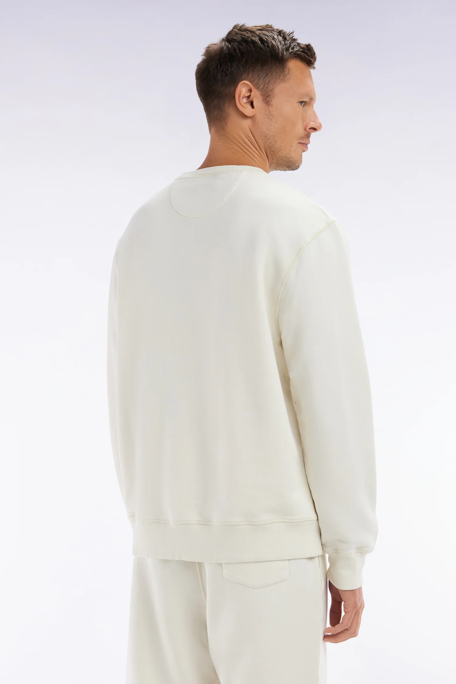Sweatshirt surteint à col rond en molleton coton beige coupe décontractée - Image 4