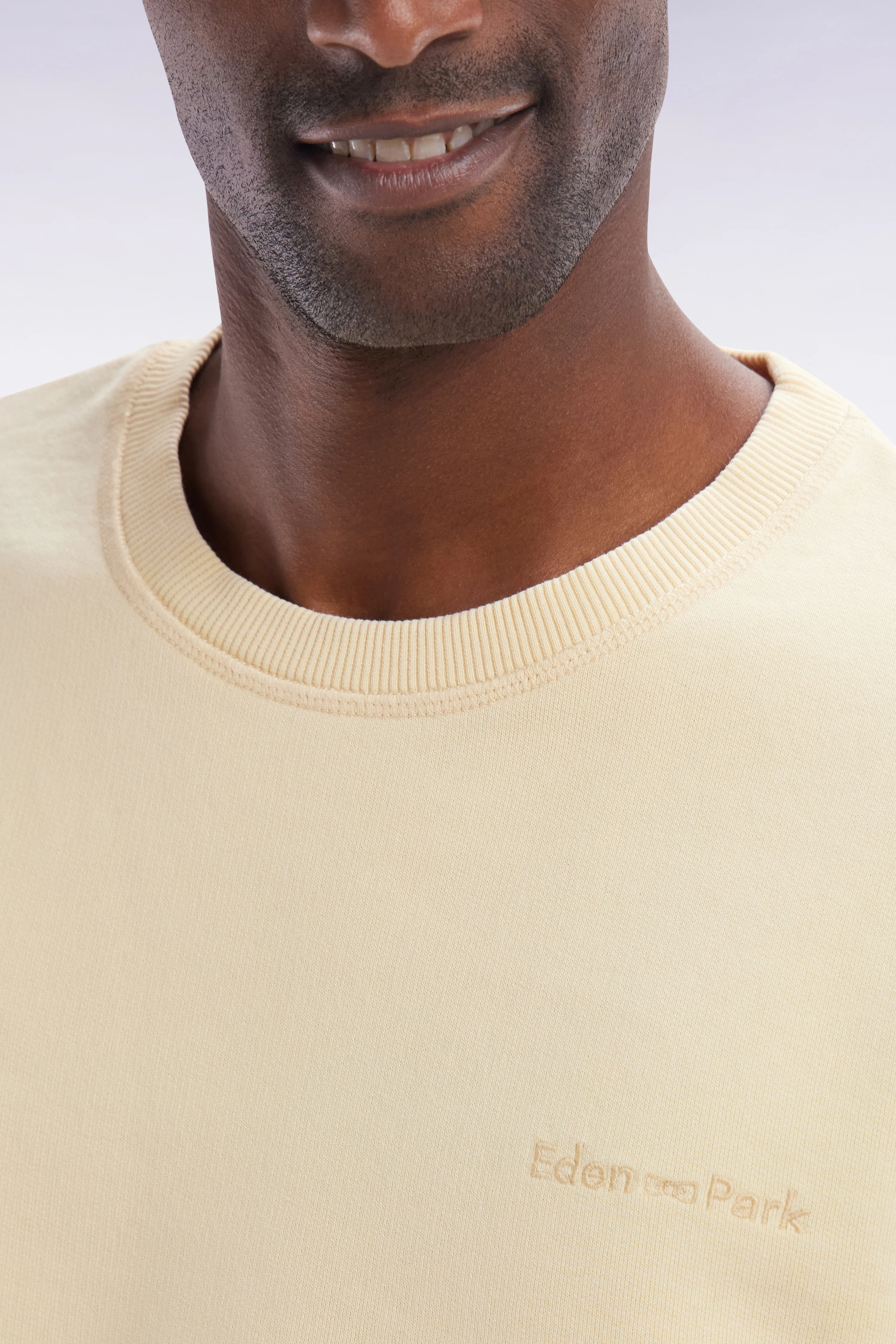 Sweatshirt surteint à col rond en molleton coton ocre coupe décontractée - Image 5