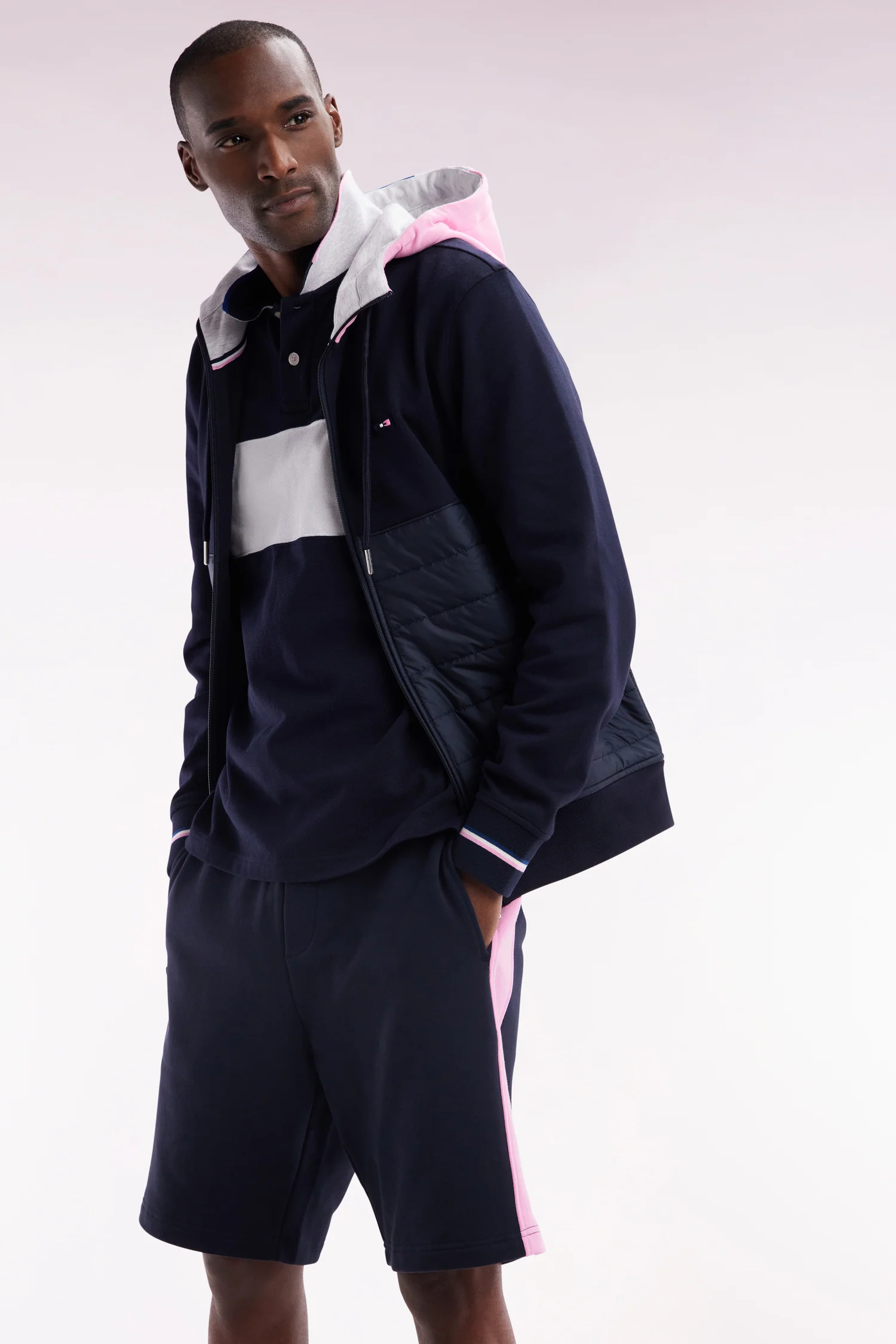 Sweatshirt zippé bimatière en molleton coton marine à parmenture matelassée coupe droite - Image 3