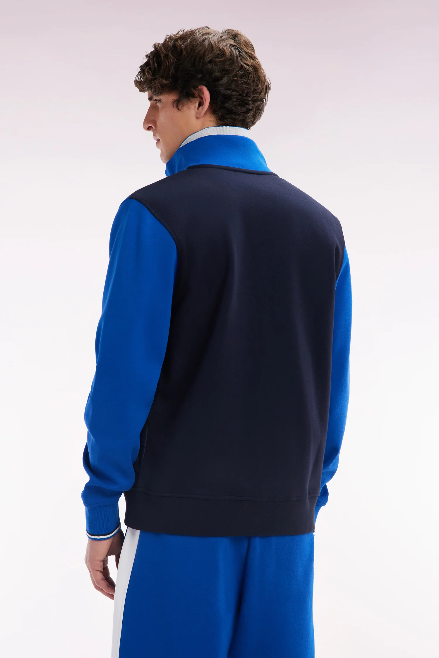 Sweatshirt zippé bimatière en molleton coton stretch marine parmenture matelassée coupe droite - Image 3