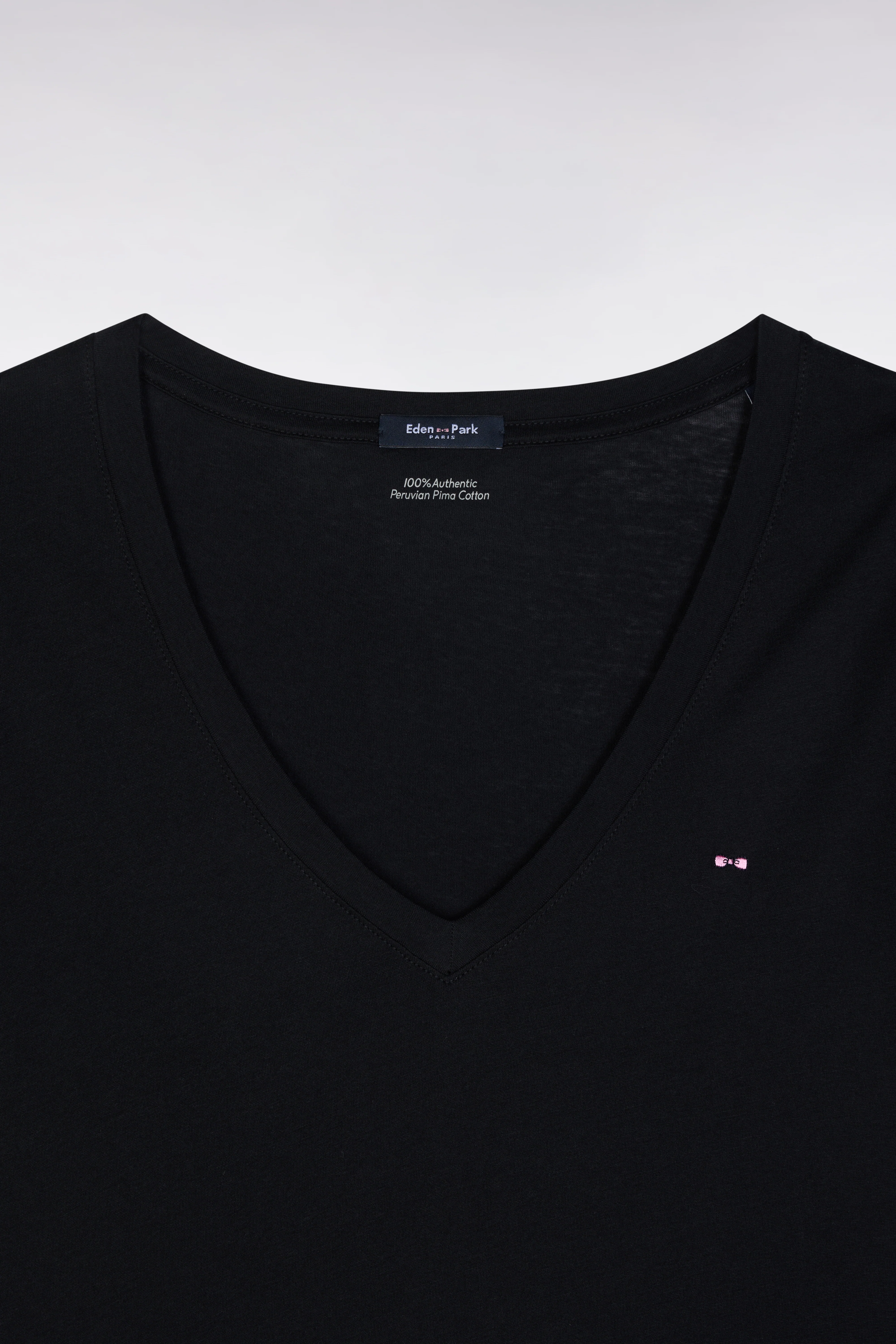 T-shirt à col V en jersey de coton Pima léger noir coupe droite - Image 6