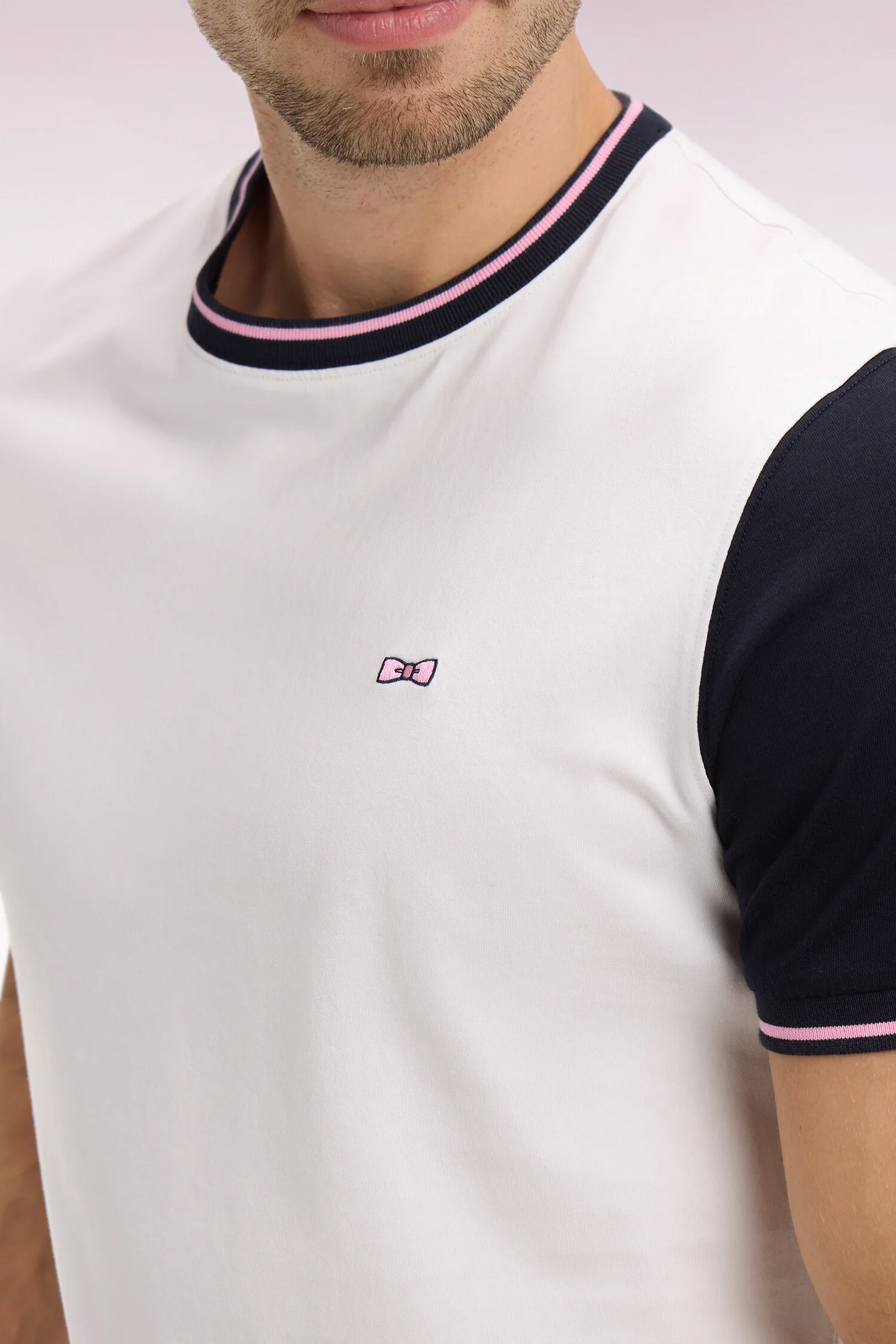 T-shirt Ă manches courtes en coton blanc manches marine coupe regular - Image 4