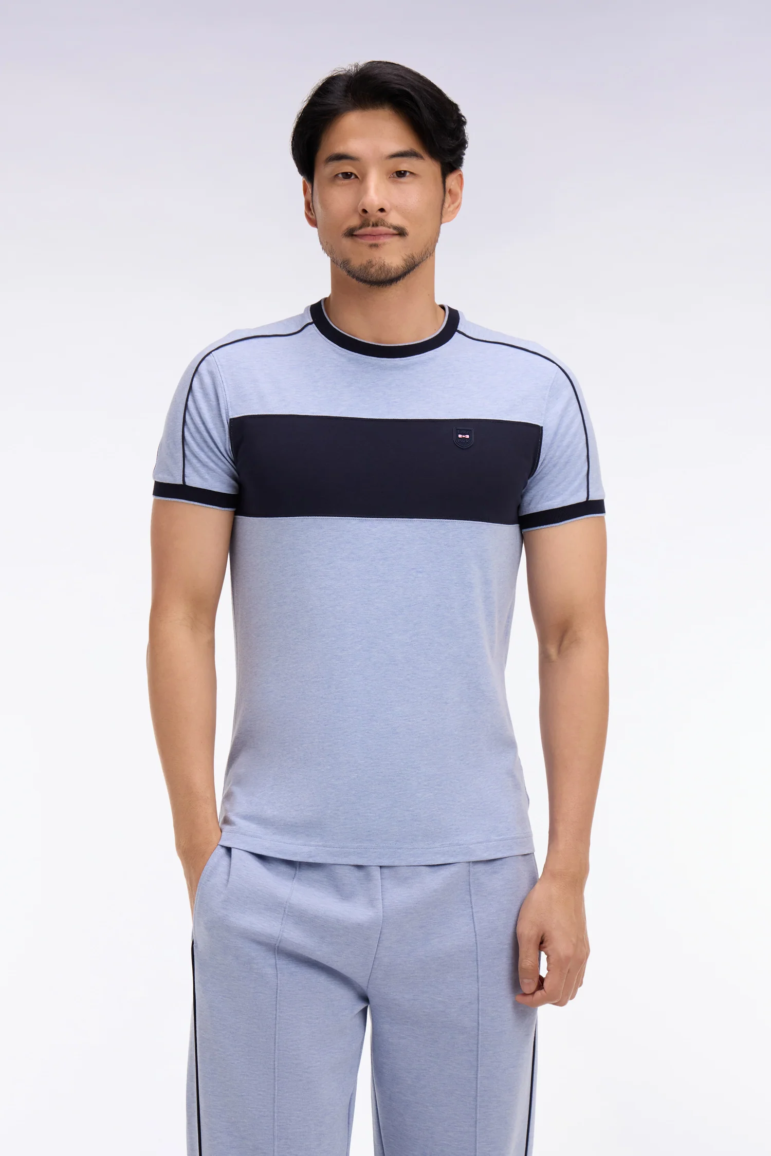 T-shirt à manches courtes en coton stretch bleu ciel à découpes coupe slim - Image 3
