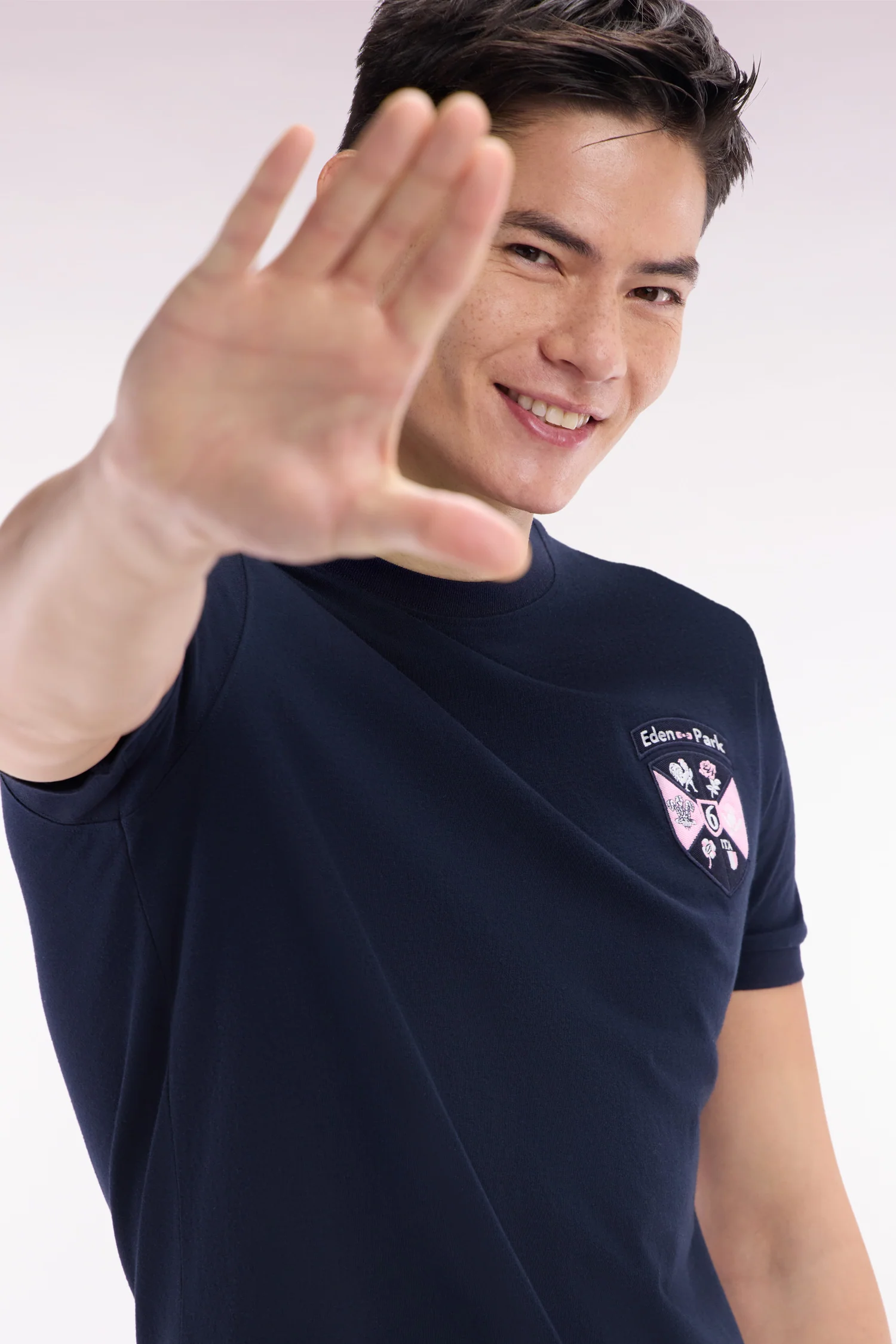 T-shirt en coton marine écusson 6 Nations coupe droite - Image 3